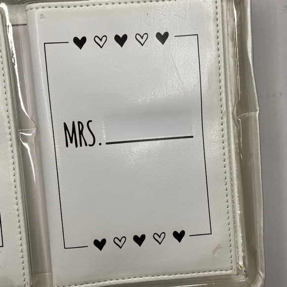 ICING MR. MRS. PASSPORT HOLDER COVER TRAVEL WEDDING NEWLY WEDS 2 PACK HONEYMOON - Picture 6 of 7